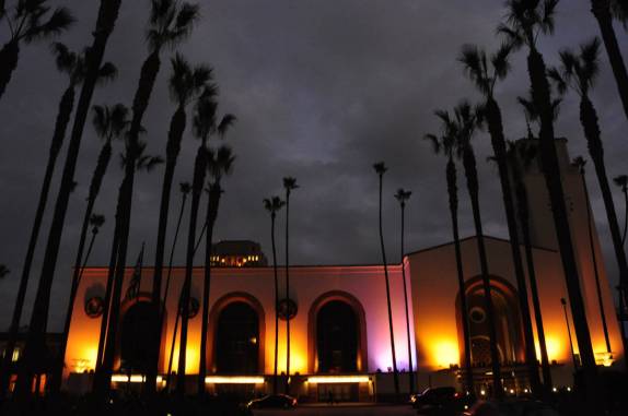 O belo prédio da Union Station, a estação de trens de Los Angeles, na Califórnia - Estados Unidos